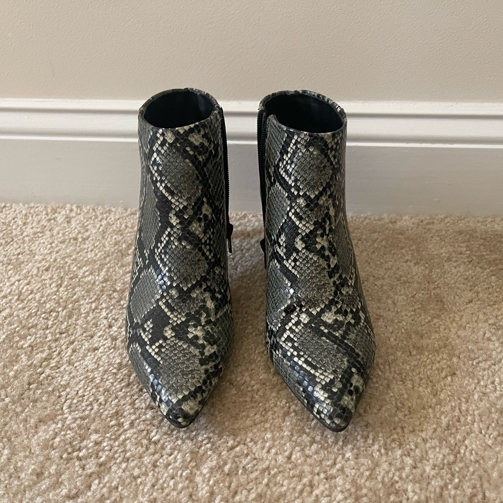 Ann Taylor Black and Gray Snakeskin Ankle Boots with Pointed Toe and High Heel